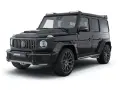 Czarny Mercedes Brabus 700 z agresywnym body kitem i dodatkowymi światłami na dachu.